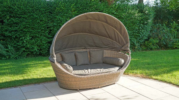 Liv Outdoors - Heritage Daybed Lounger & Canopy