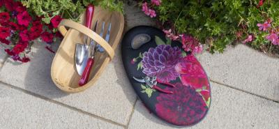 Enhance Your Gardening Experience with Burgon & Ball Kneelo Kneelers
